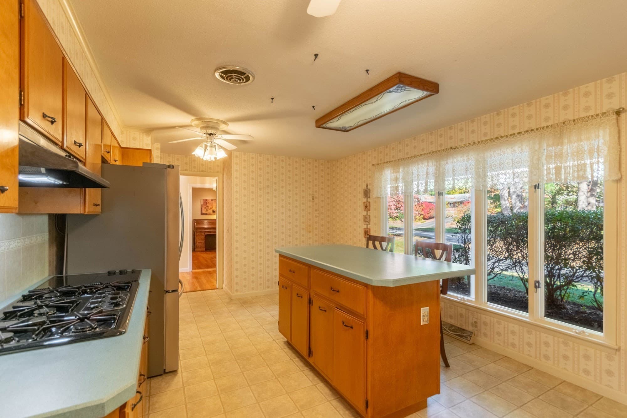Single Family Residence at 194 Redfern Dr, Longmeadow MA 01106, photo 17 of 36