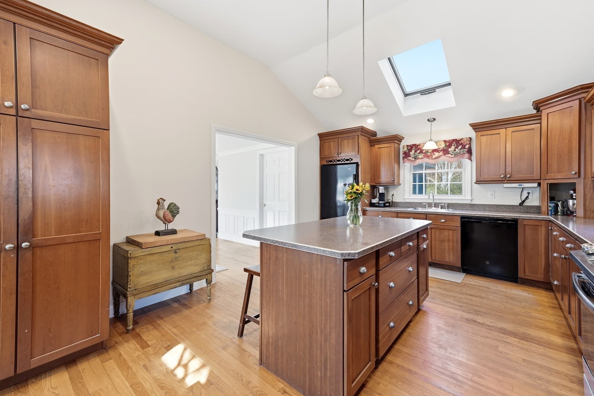 Single Family Residence at 939 Hildreth Street, Dracut MA 01826, photo 7 of 42