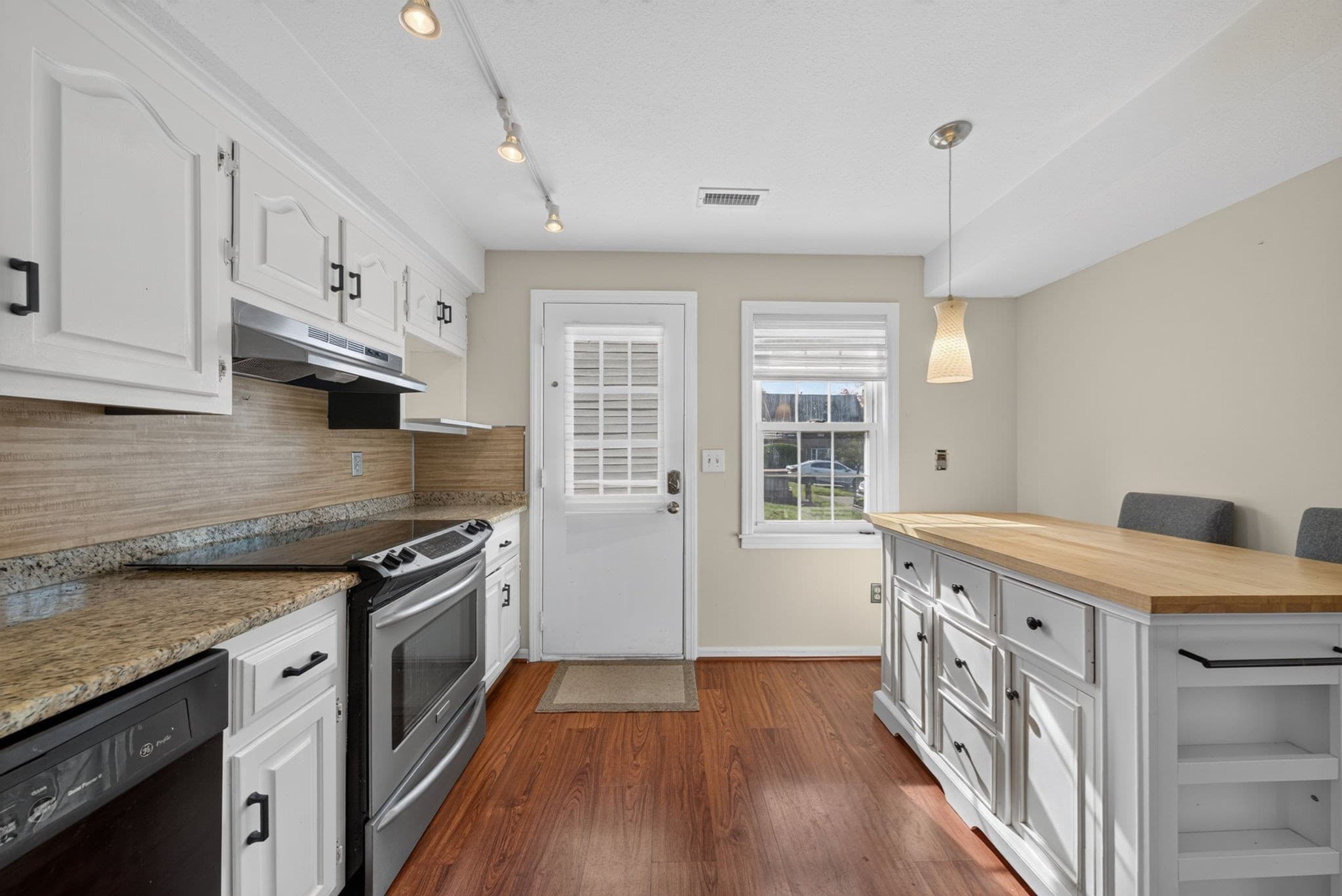 Condominium at 199 Erin Rd # 199, Stoughton MA 02072, photo 2 of 24