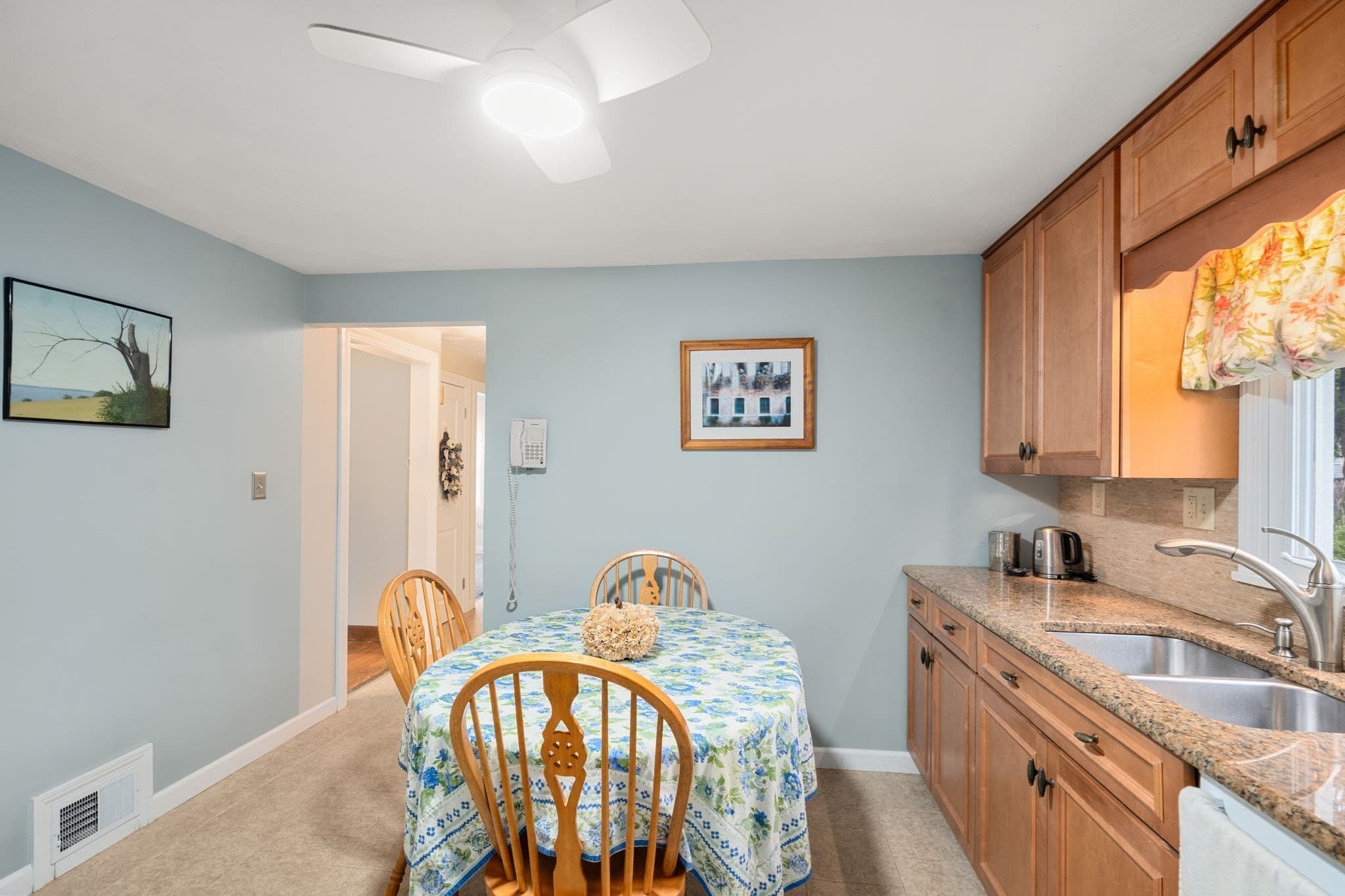 Single Family Residence at 89 Eddy St, Springfield MA 01104, photo 8 of 42