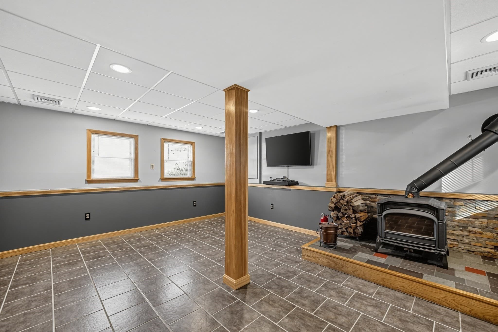 Single Family Residence at 7 Phyllis Drive, Billerica MA 01821, photo 27 of 34