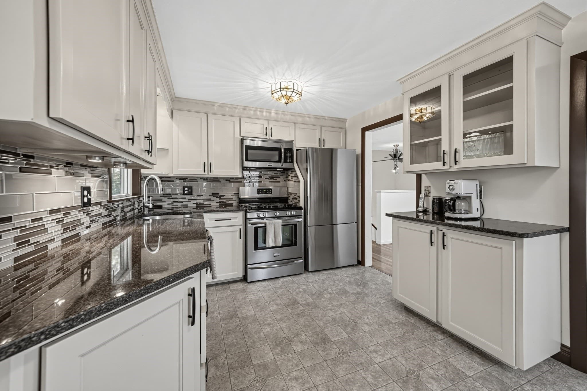 Single Family Residence at 7 Phyllis Drive, Billerica MA 01821, photo 6 of 34