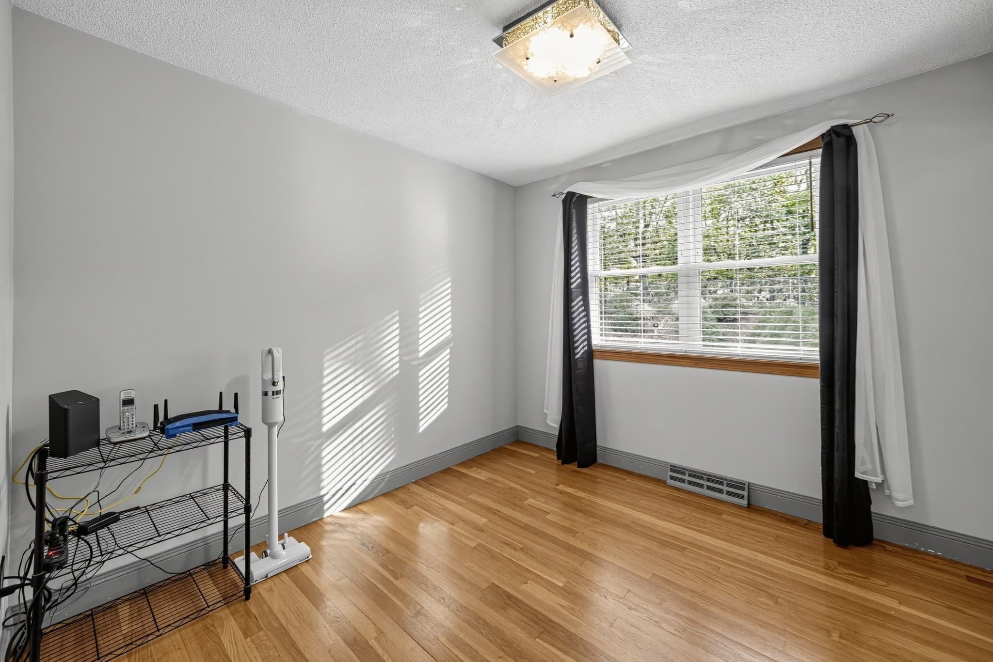 Single Family Residence at 7 Phyllis Drive, Billerica MA 01821, photo 19 of 34
