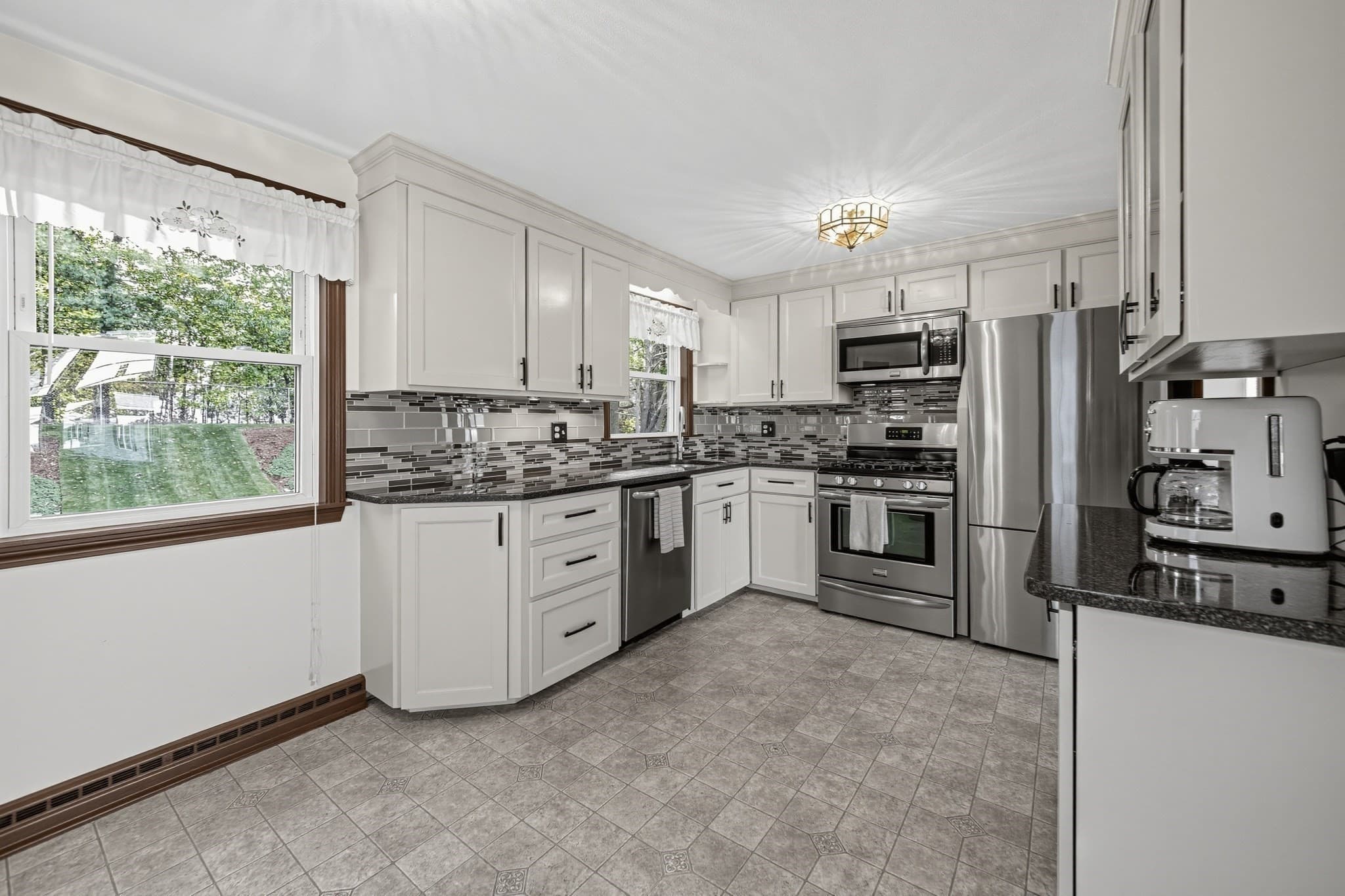 Single Family Residence at 7 Phyllis Drive, Billerica MA 01821, photo 8 of 34