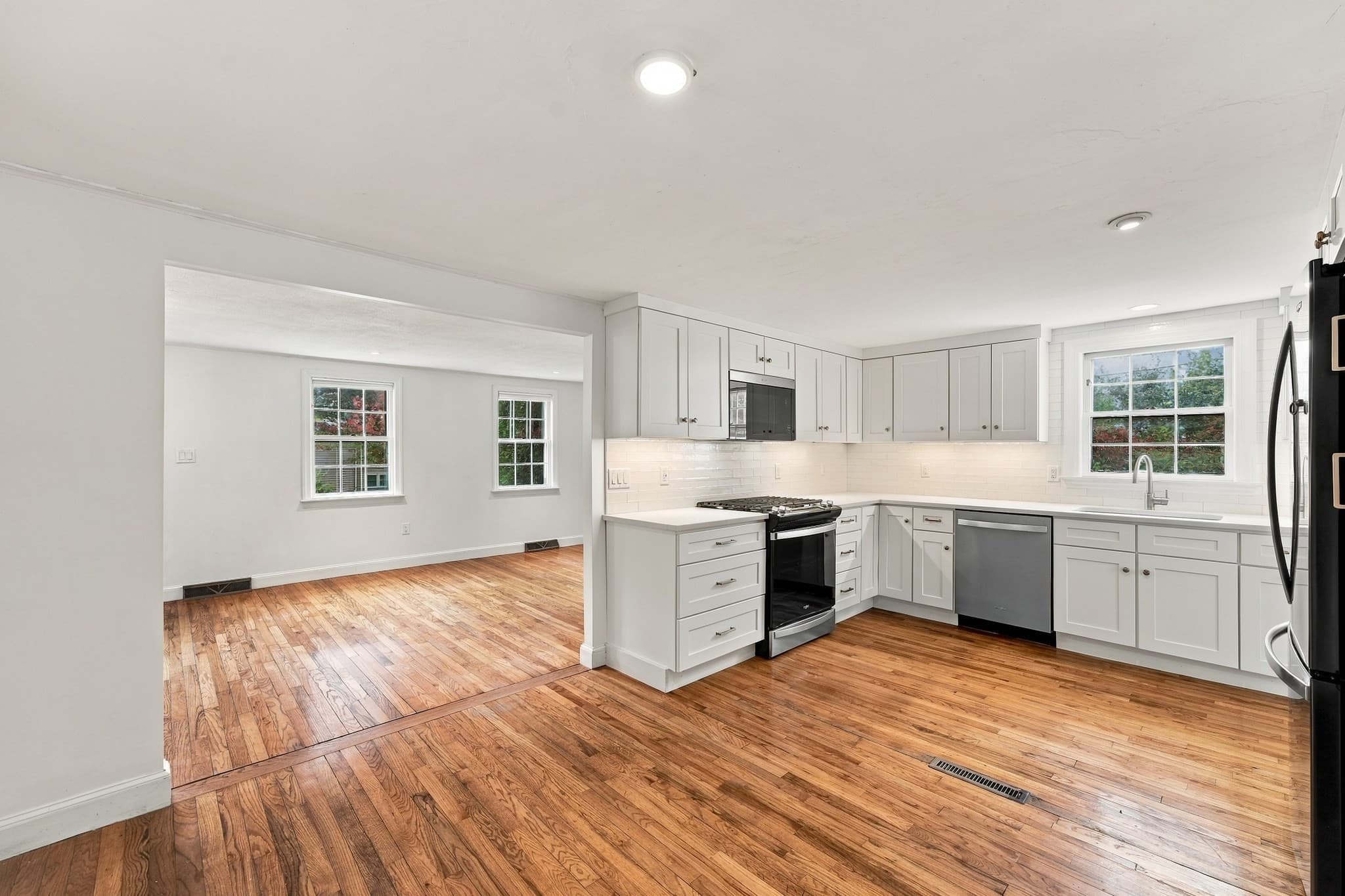 Single Family Residence at 35 Fay Rd, Scituate MA 02066, photo 6 of 23