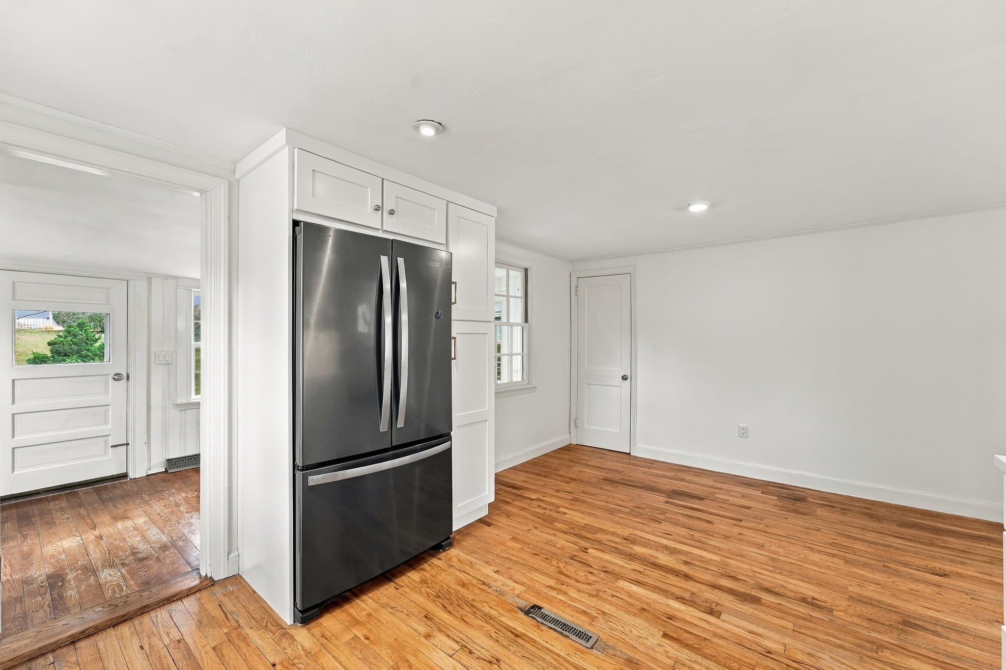 Single Family Residence at 35 Fay Rd, Scituate MA 02066, photo 8 of 23