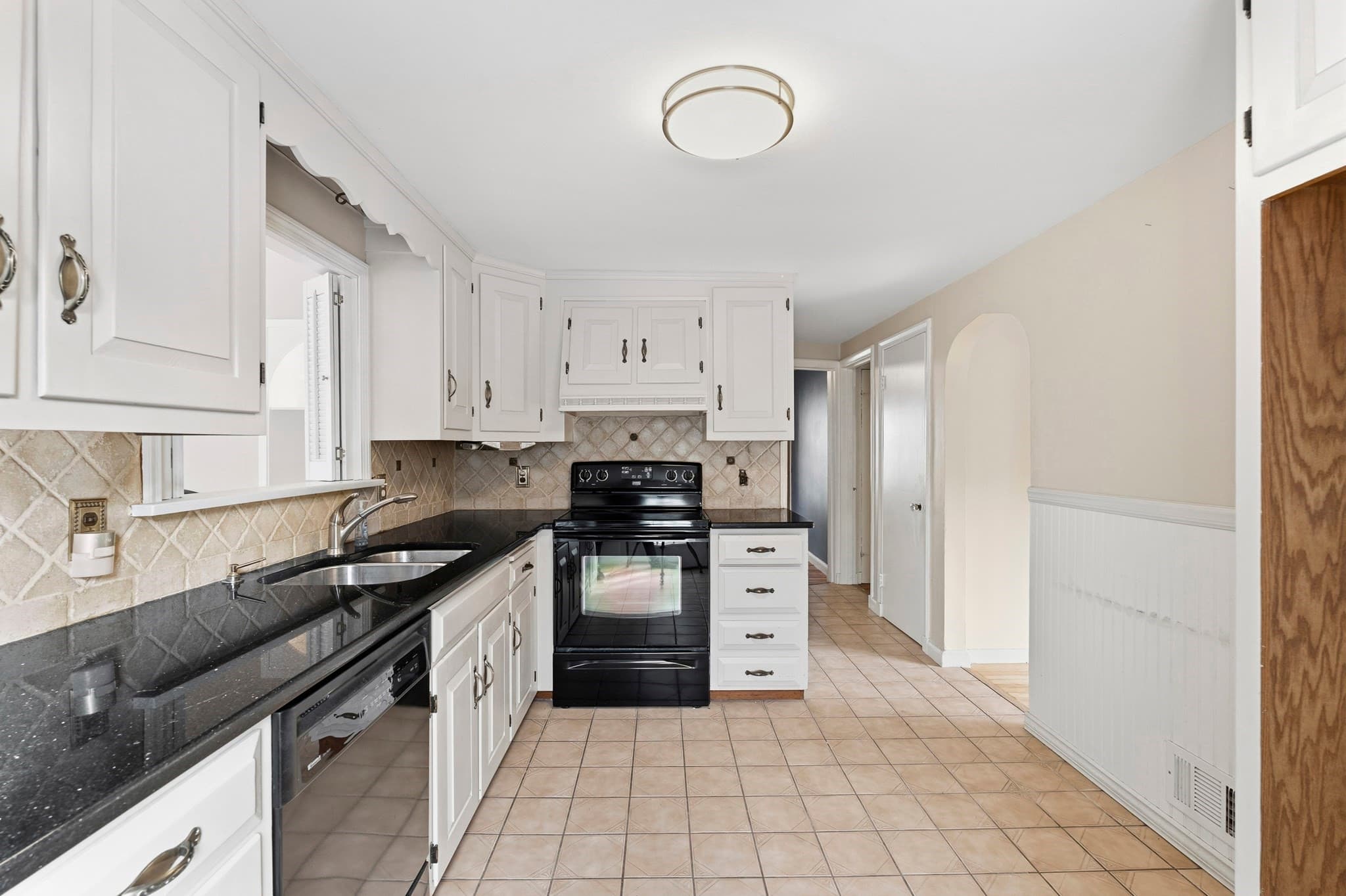 Single Family Residence at 37 Jordan St, Beverly MA 01915, photo 6 of 27