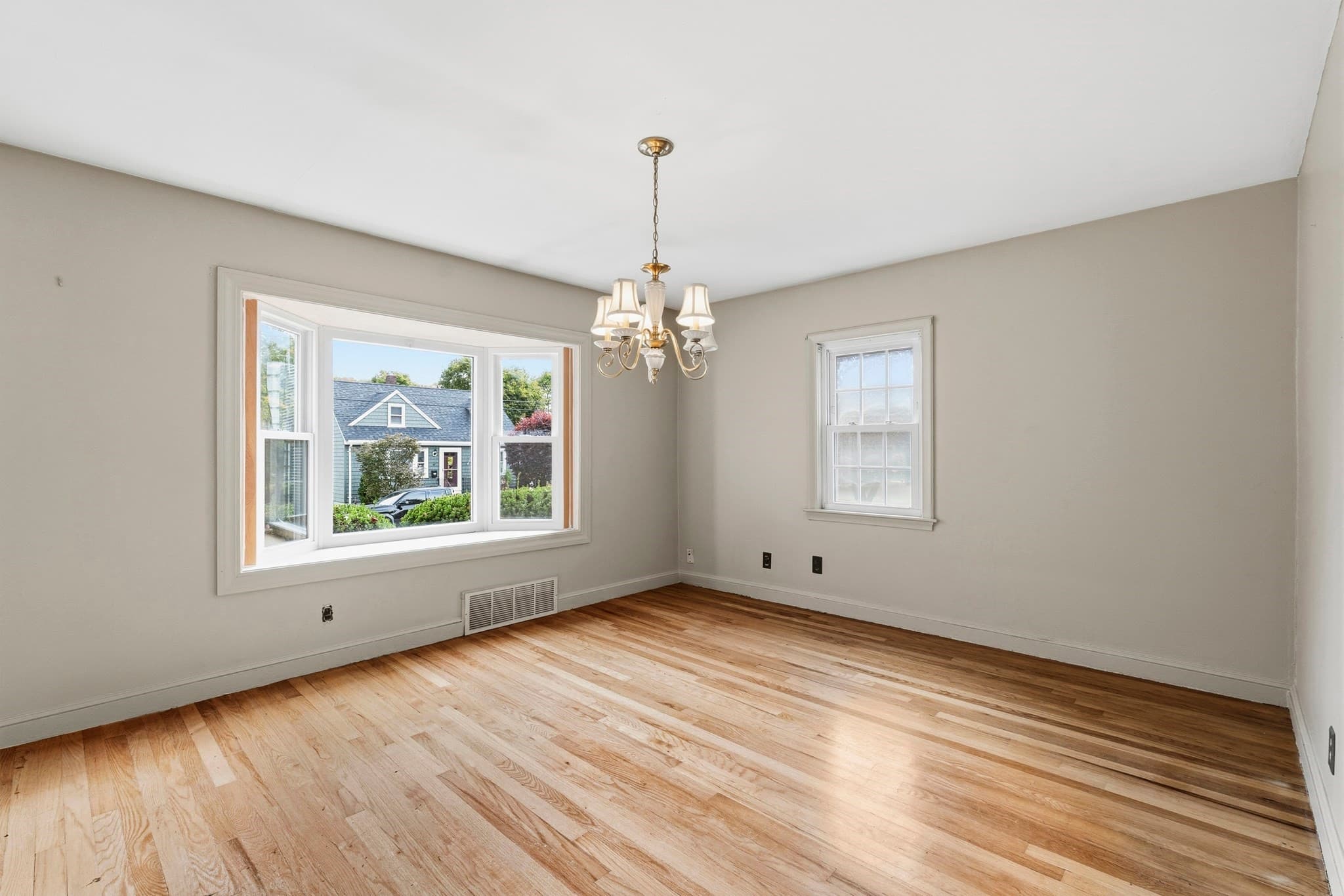 Single Family Residence at 37 Jordan St, Beverly MA 01915, photo 12 of 27