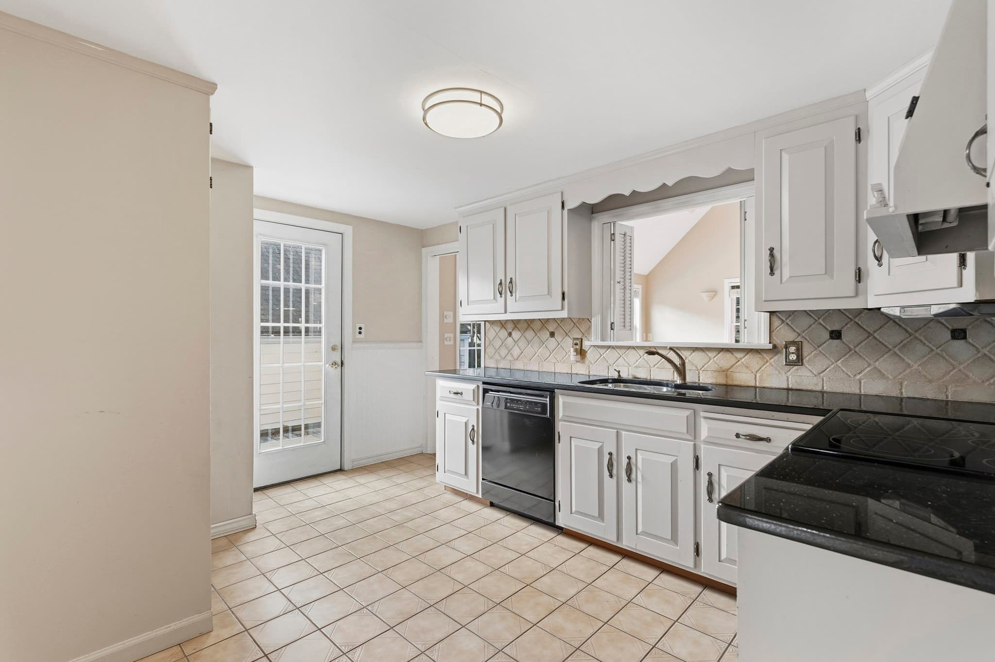 Single Family Residence at 37 Jordan St, Beverly MA 01915, photo 8 of 27