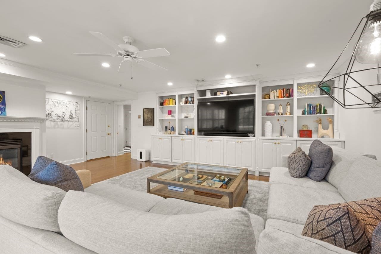 Condominium at 27C Maple St # C, Canton MA 02021, photo 6 of 38