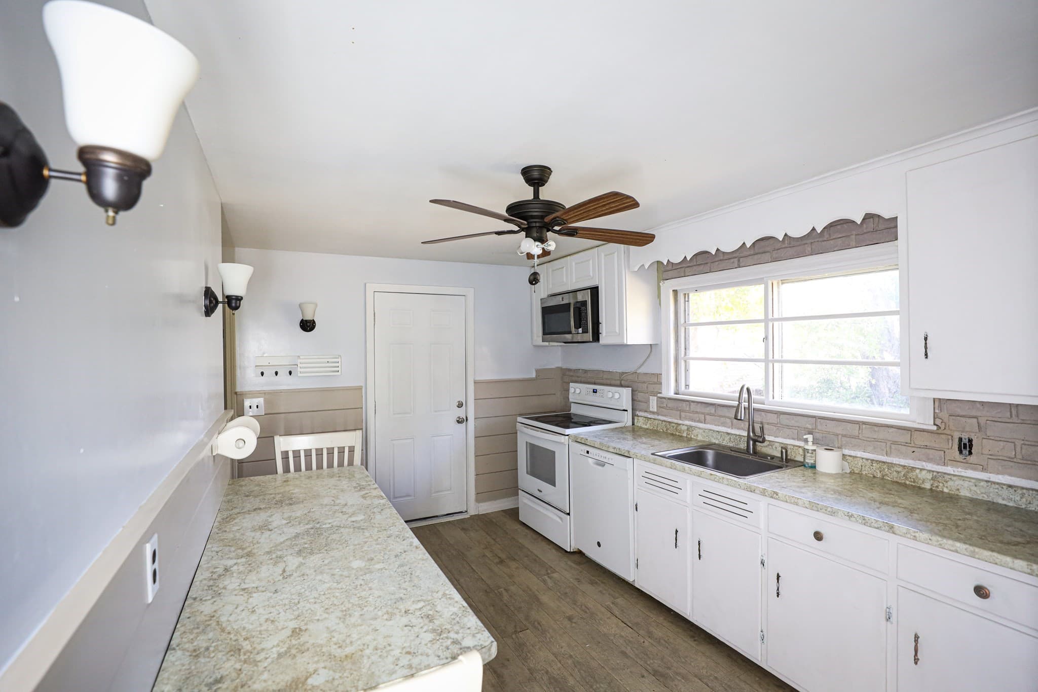 Single Family Residence at 14 Janice Ave, Dracut MA 01826, photo 6 of 17