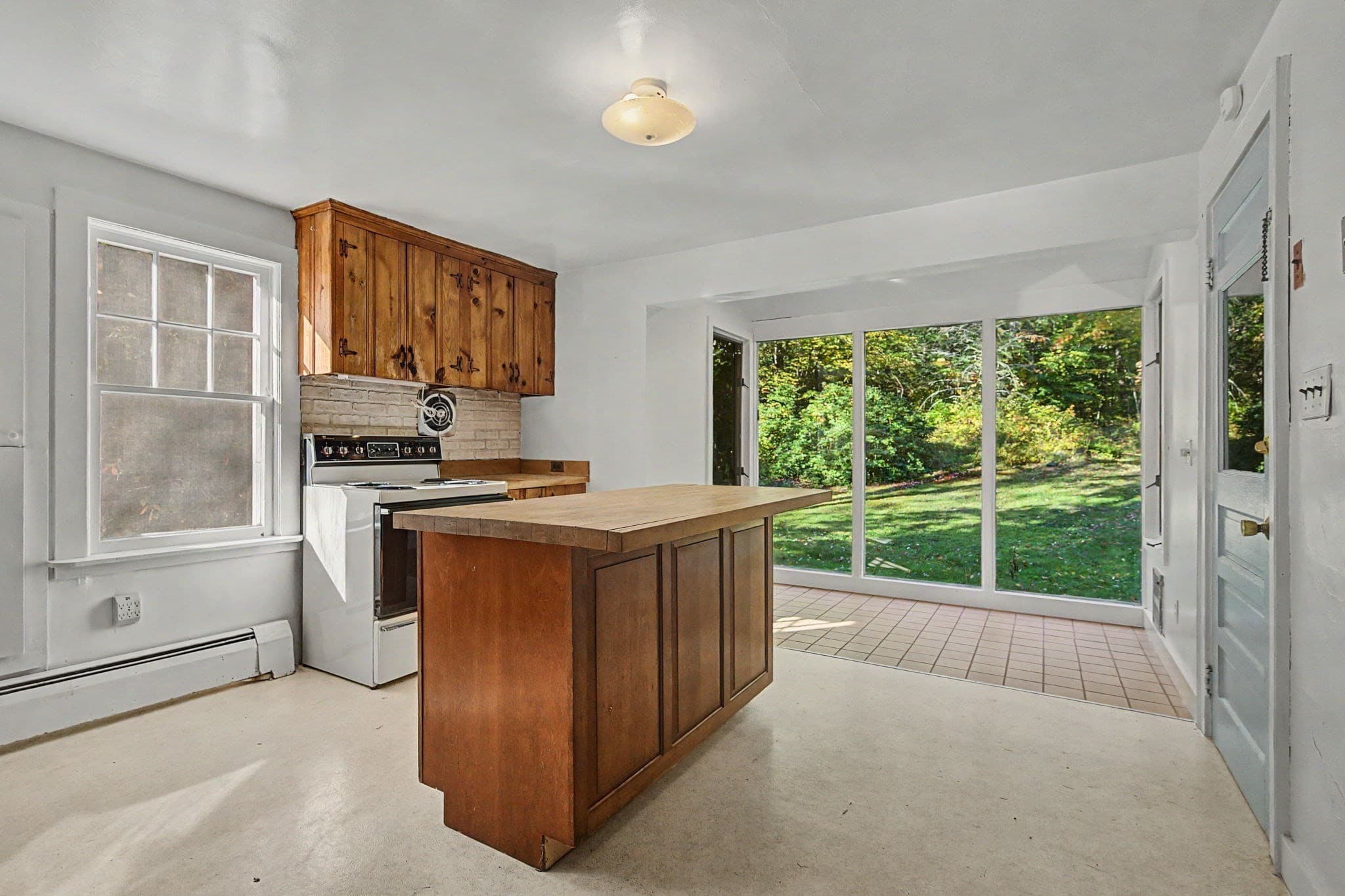Single Family Residence at 68 Coles Meadow Rd, Northampton MA 01060, photo 5 of 42