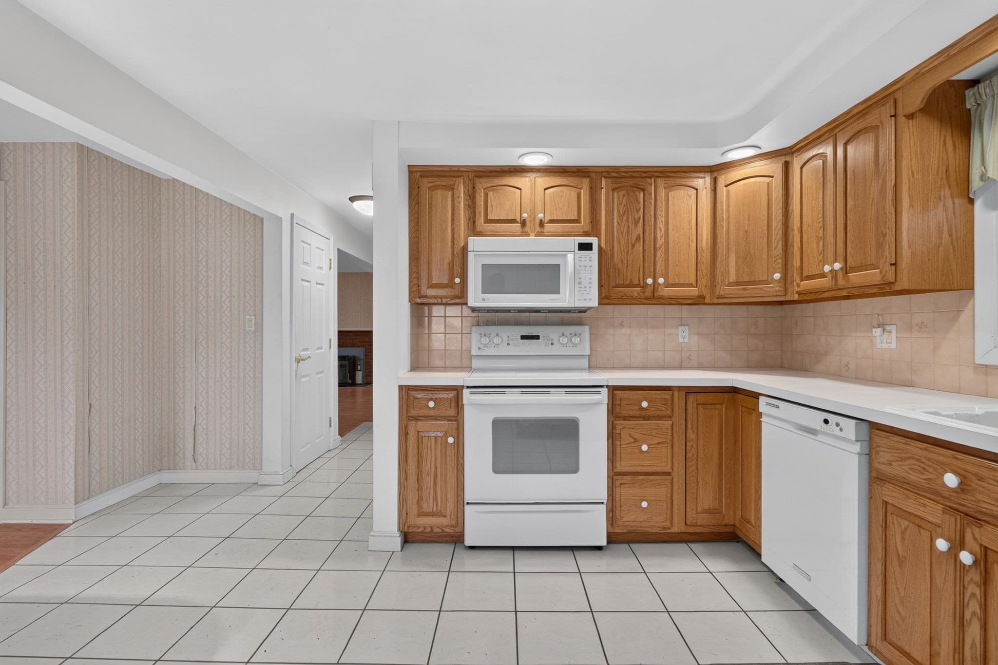 Single Family Residence at 188 North Street, Foxboro MA 02035, photo 6 of 17