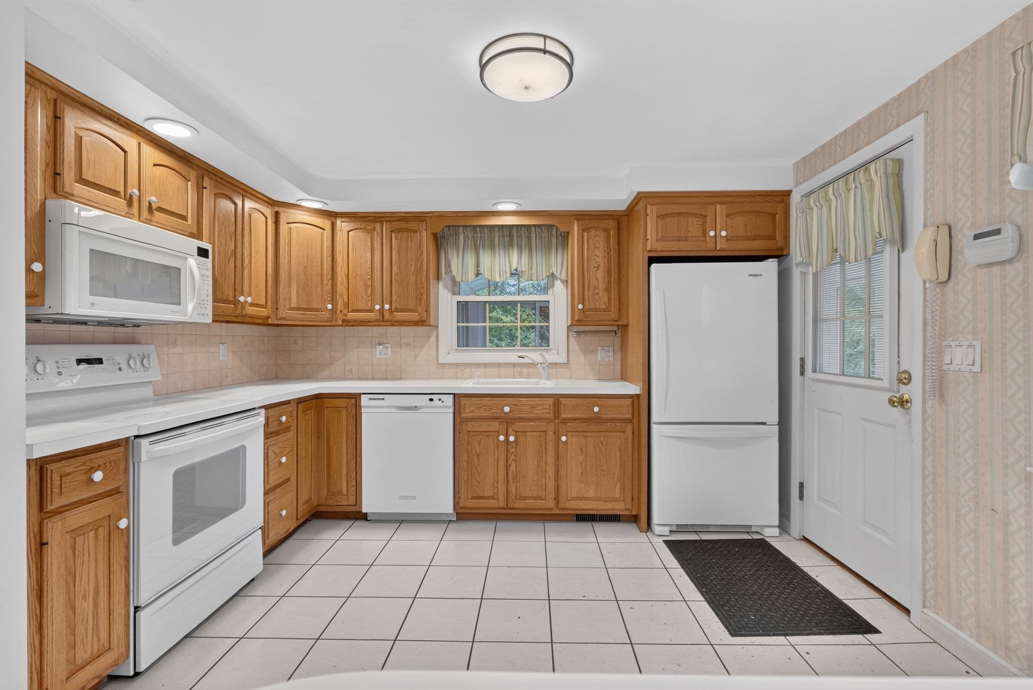 Single Family Residence at 188 North Street, Foxboro MA 02035, photo 4 of 17