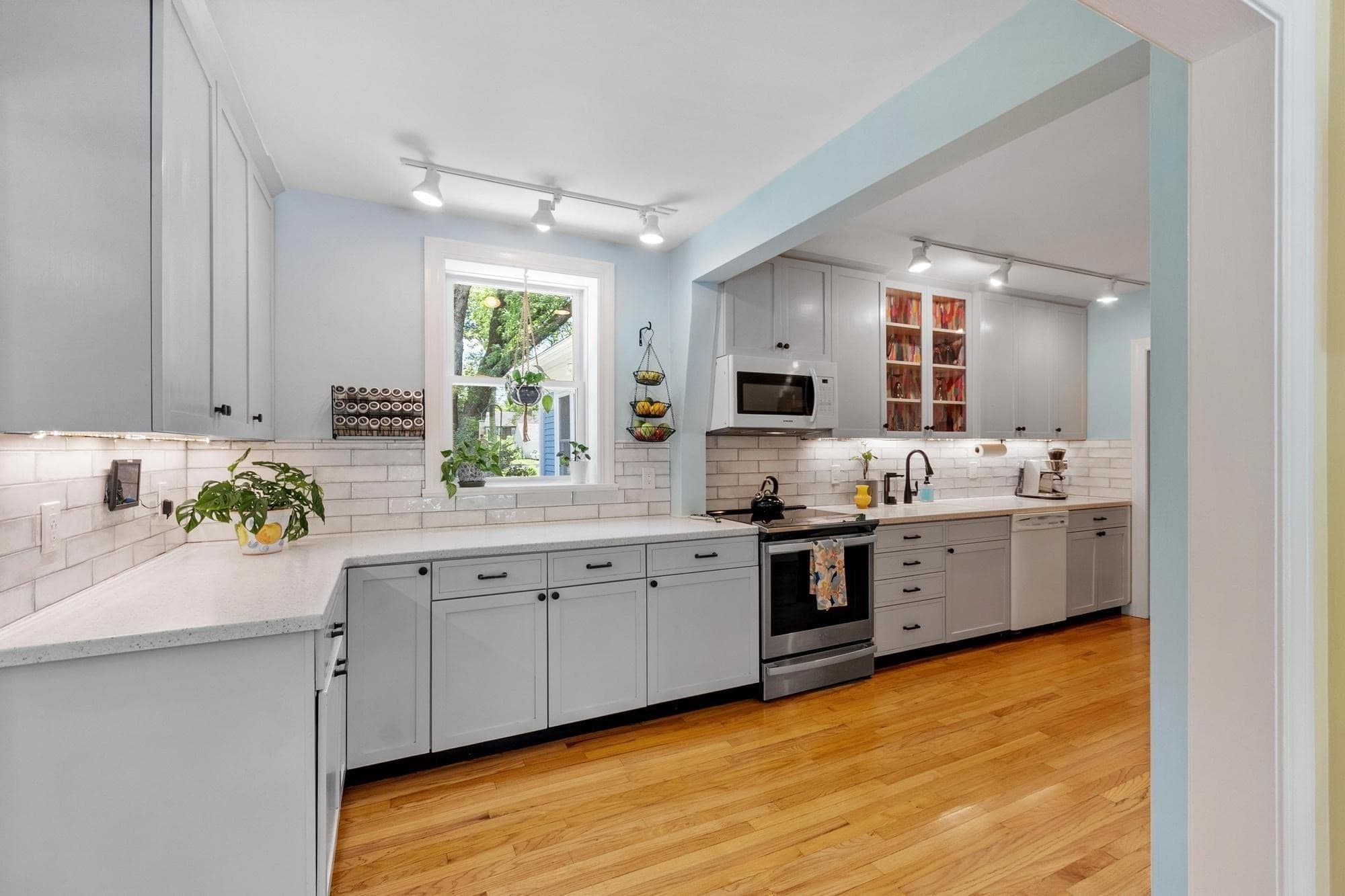 Single Family Residence at 27 Oak Ave, Lunenburg MA 01462, photo 7 of 42