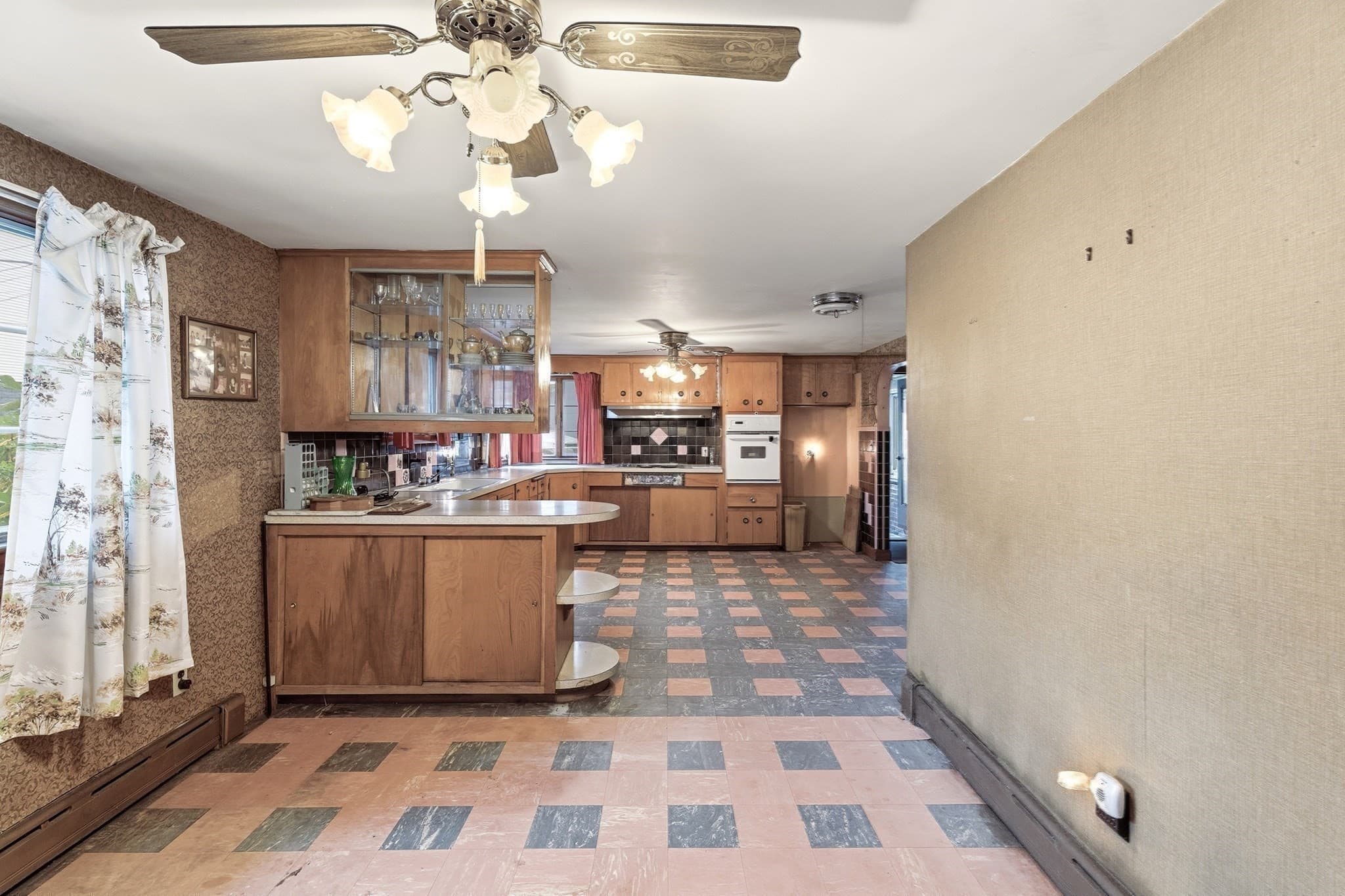 Single Family Residence at 14 Coolidge St, Everett MA 02149, photo 14 of 40