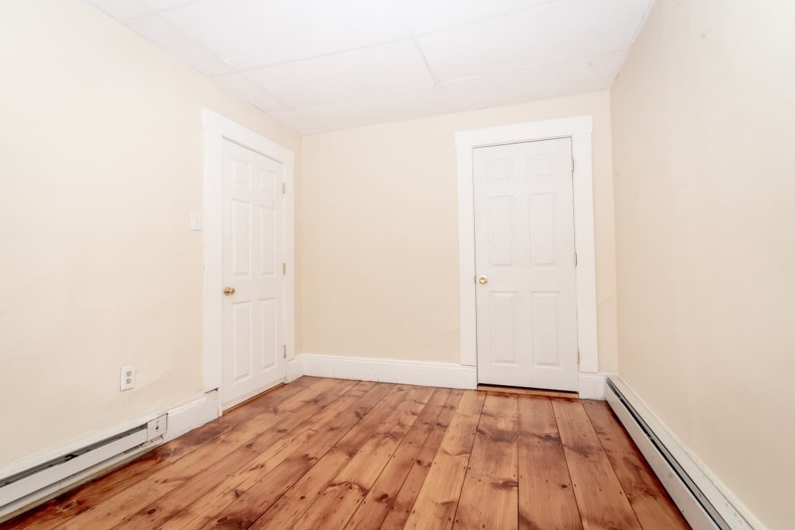 4 Family at 21 Clare St, Lowell MA 01854, photo 10 of 32