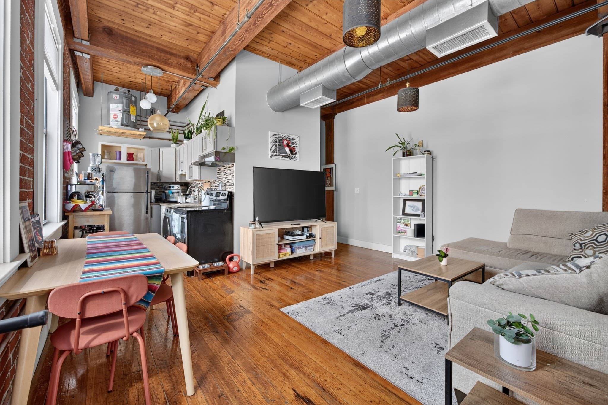 Condominium at 49 Munroe St # 302, Lynn MA 01901, photo 4 of 28