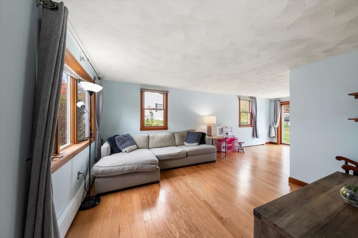 Single Family Residence at 20 Jeffrey Rd, Billerica MA 01821, photo 7 of 18