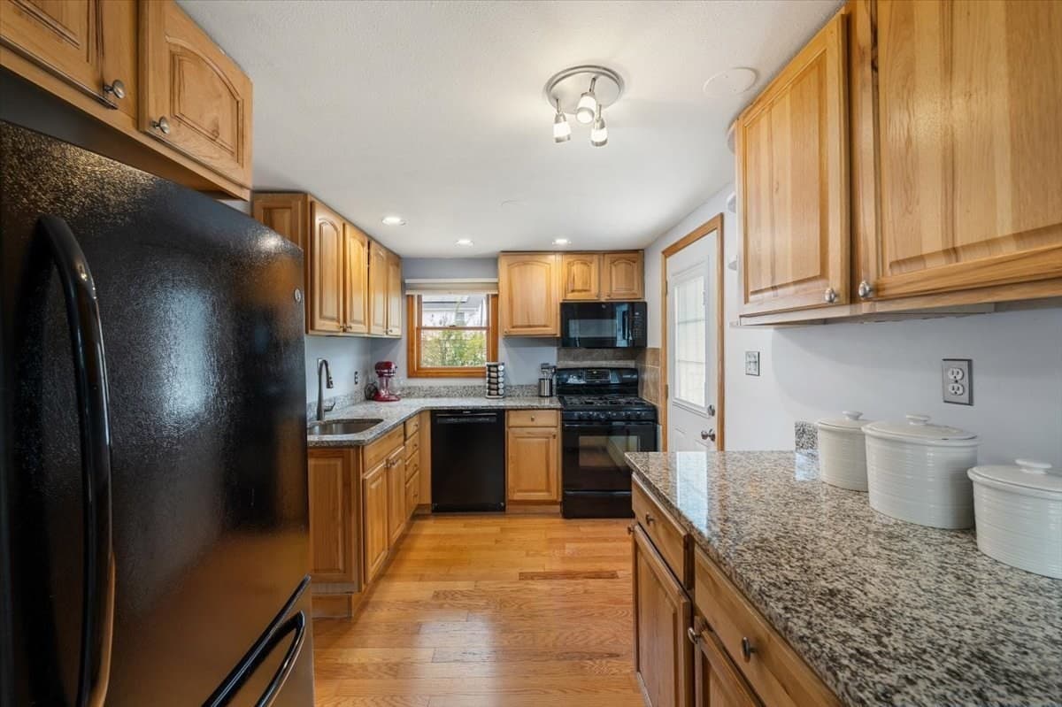 Single Family Residence at 20 Jeffrey Rd, Billerica MA 01821, photo 3 of 18