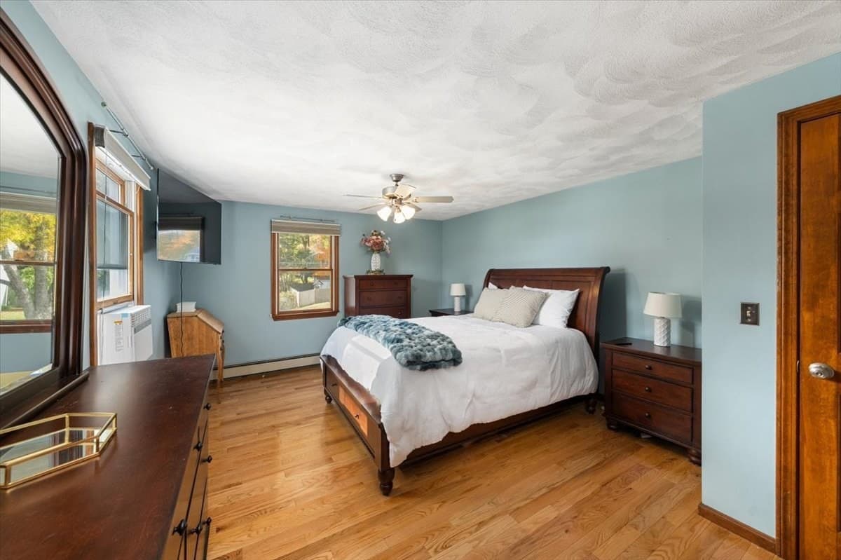 Single Family Residence at 20 Jeffrey Rd, Billerica MA 01821, photo 10 of 18