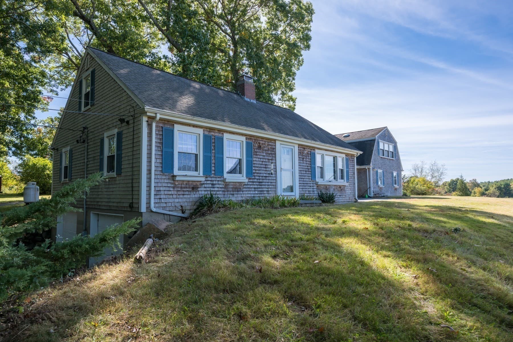 Single Family Residence at 28 Lake St, Acushnet MA 02743, photo 5 of 41