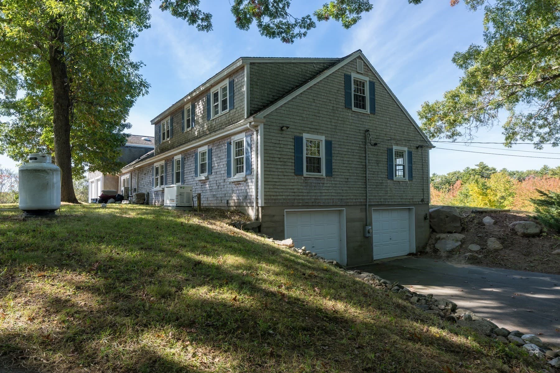 Single Family Residence at 28 Lake St, Acushnet MA 02743, photo 4 of 41