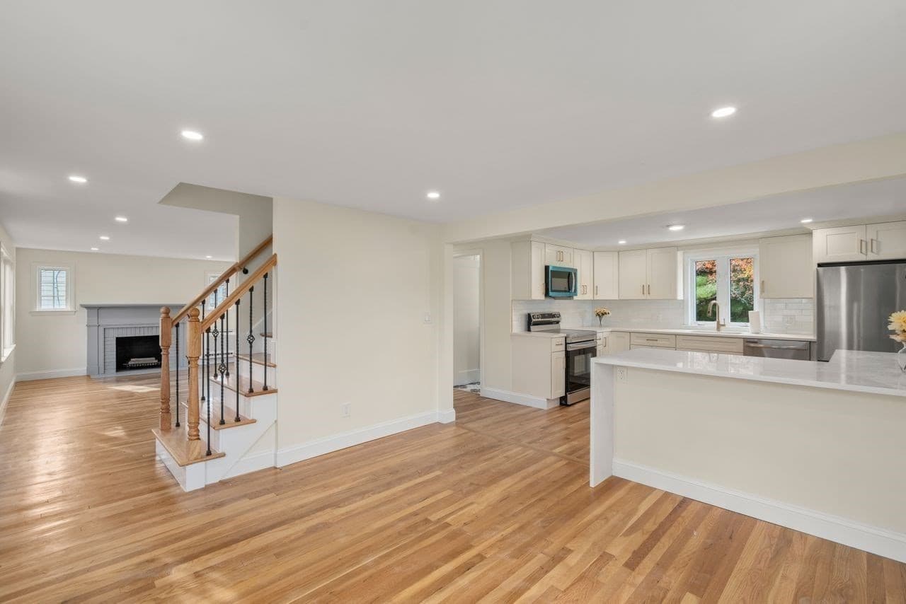Single Family Residence at 365 Lexington St, Woburn MA 01801, photo 2 of 28