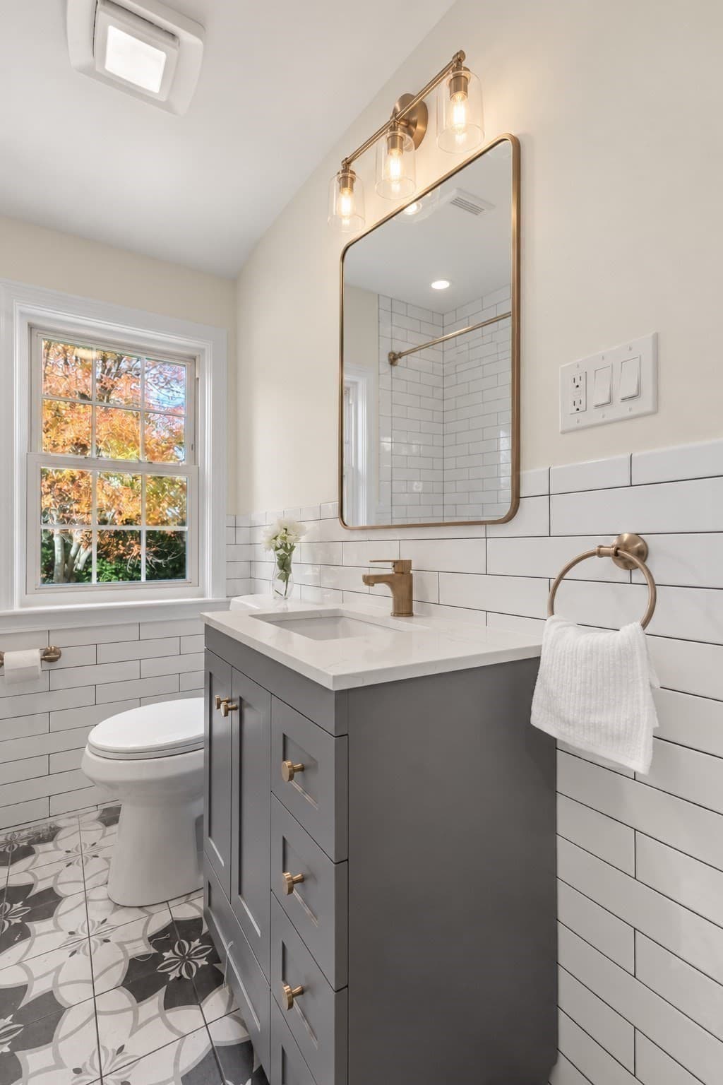 Single Family Residence at 365 Lexington St, Woburn MA 01801, photo 4 of 28