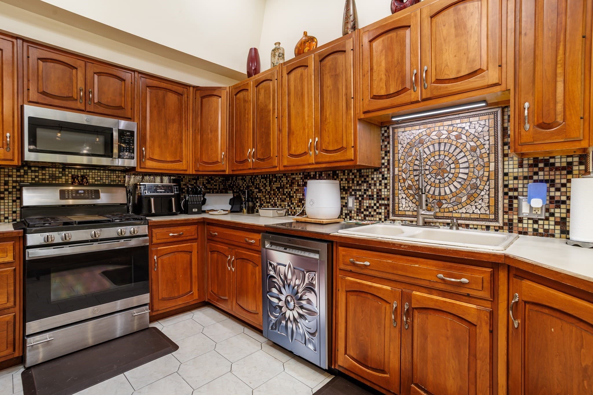 Single Family Residence at 41 Bainbridge Street, Leominster MA 01453, photo 10 of 42