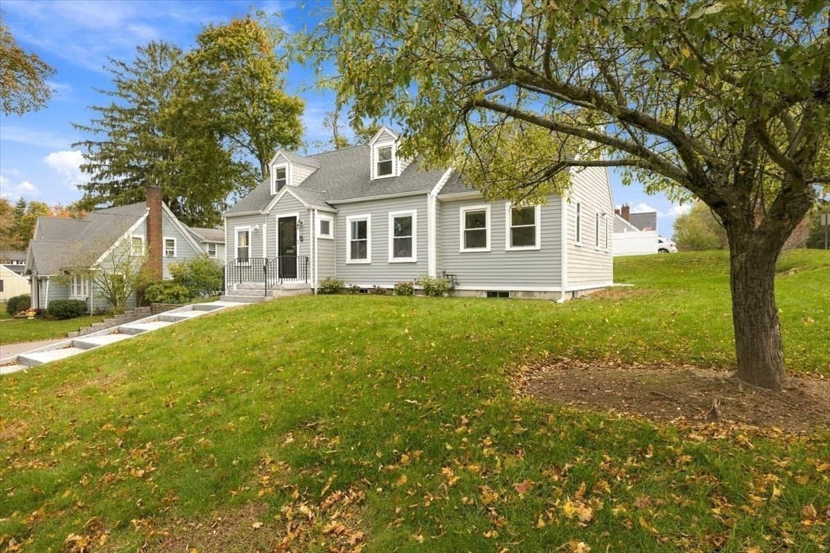 Single Family Residence at 14 Colby Road, Hingham MA 02043, photo 2 of 29
