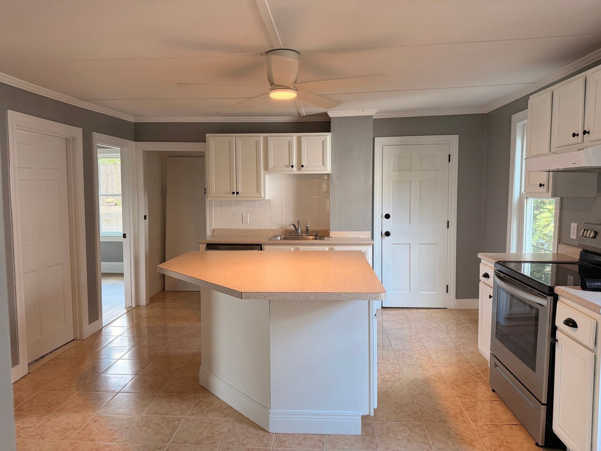 2 Family - 2 Units Up/Down at 17 Davis St, Plymouth MA 02360, photo 9 of 25