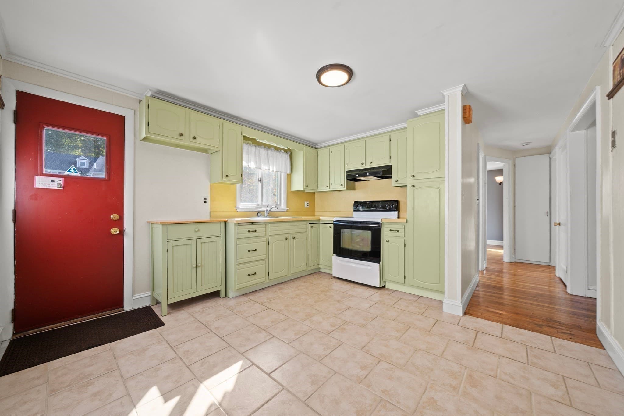 Single Family Residence at 74 Bowdoin Ave, Waltham MA 02451, photo 6 of 36