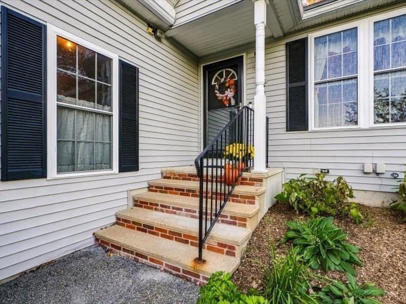 Condominium at 81 Country Squire Rd # 81, Uxbridge MA 01569, photo 3 of 35