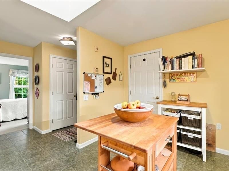 Condominium at 81 Country Squire Rd # 81, Uxbridge MA 01569, photo 9 of 35