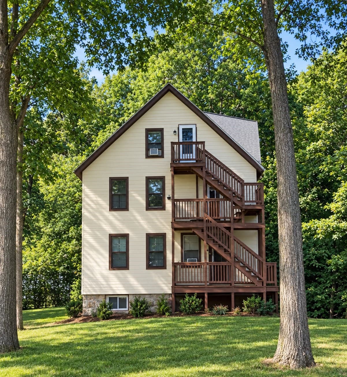 2 Meadow St, Holyoke MA 01040