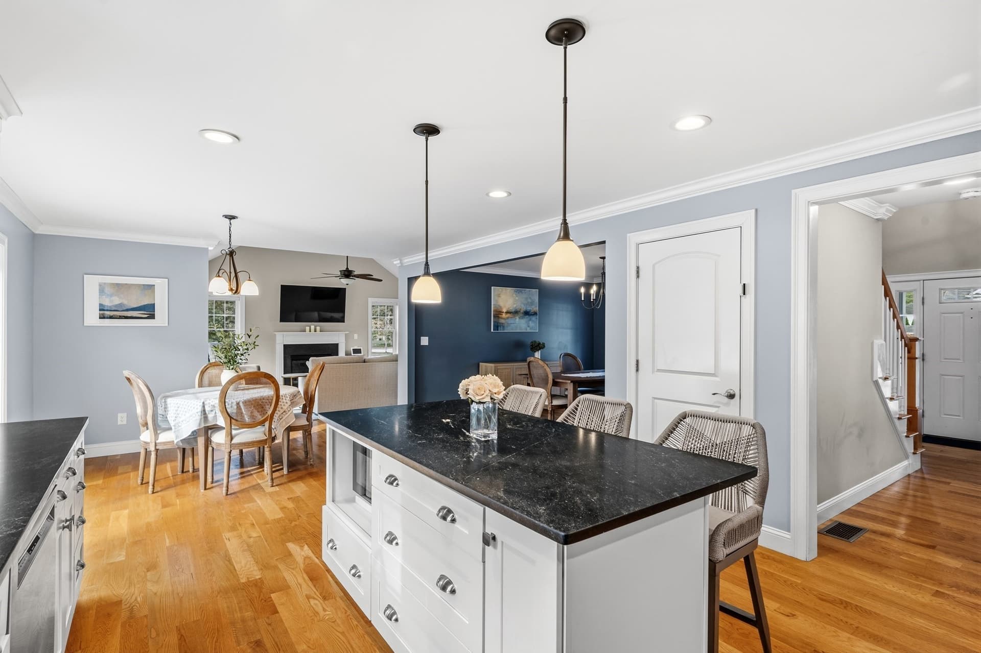Single Family Residence at 10 Wood Hollow, Hanover MA 02339, photo 7 of 34