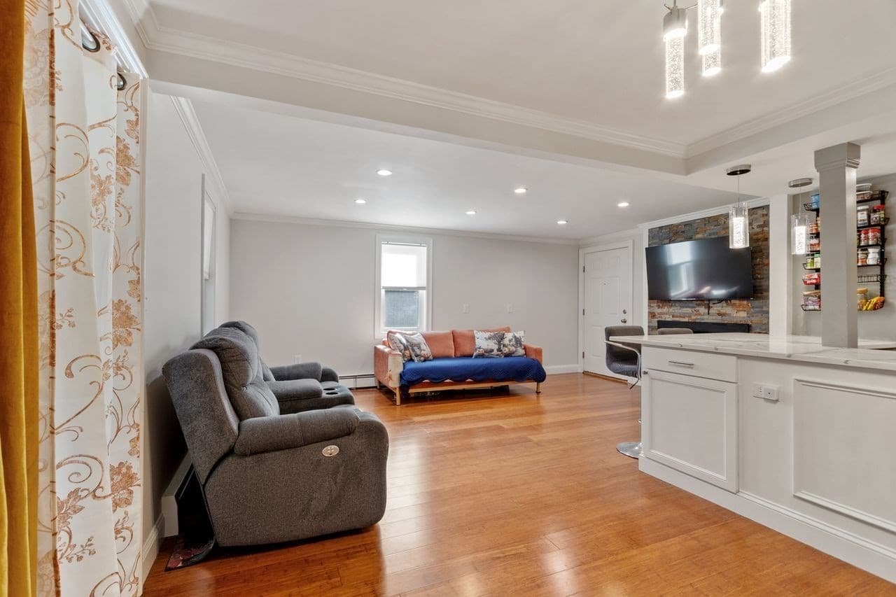 Condominium at 49 Lantern Ln # 8, Dracut MA 01826, photo 5 of 36