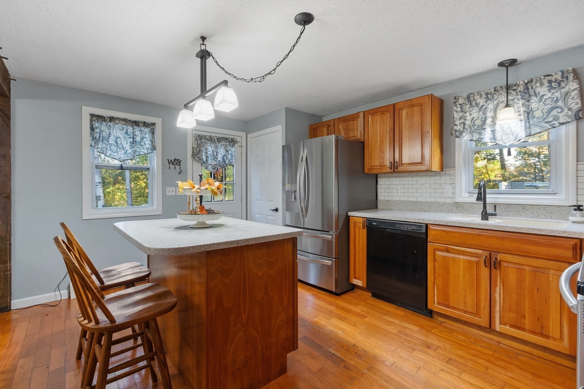 Single Family Residence at 128 Birchcroft Rd, Leominster MA 01453, photo 9 of 37