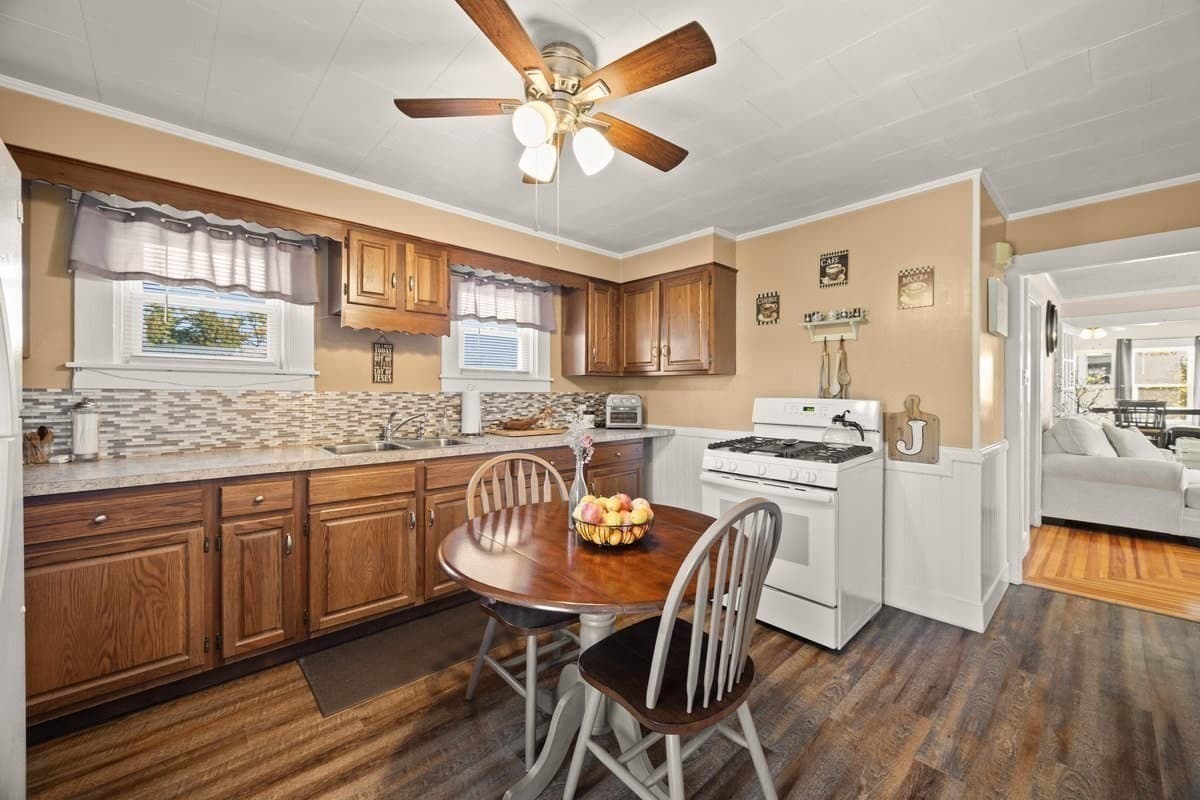 3 Family at 427 Somerset Ave, Taunton MA 02780, photo 33 of 42