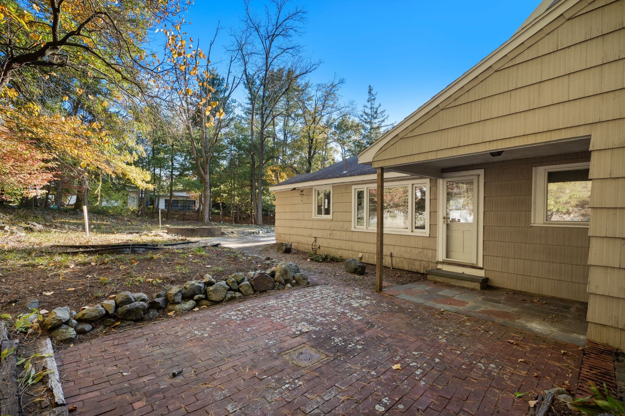 Single Family Residence at 6 Overlook Dr, Weston MA 02493, photo 7 of 13