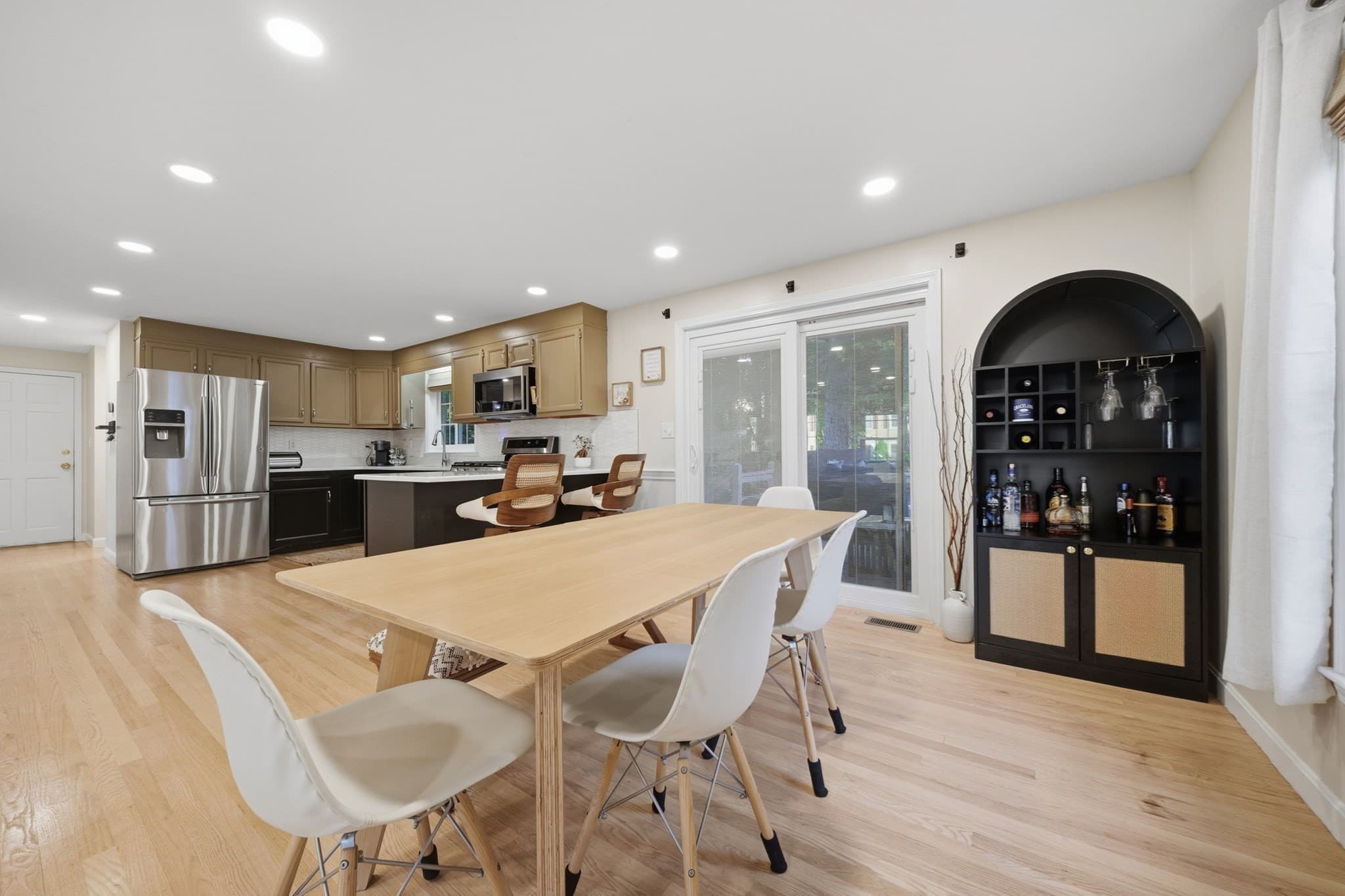 Single Family Residence at 88 Stonegate Rd # 88, Chelmsford MA 01824, photo 5 of 17