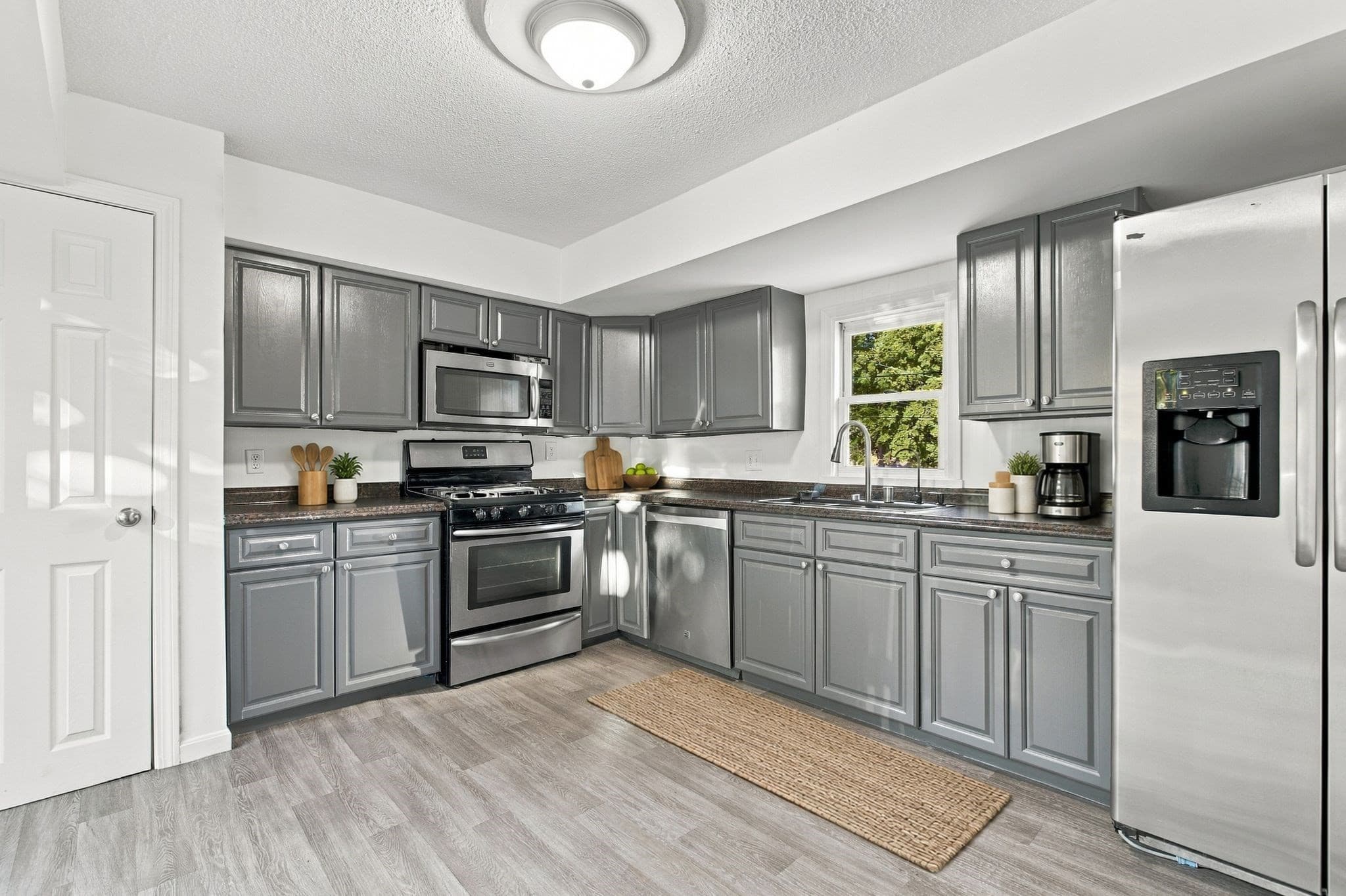 Single Family Residence at 41 Arnold St, Methuen MA 01844, photo 5 of 15