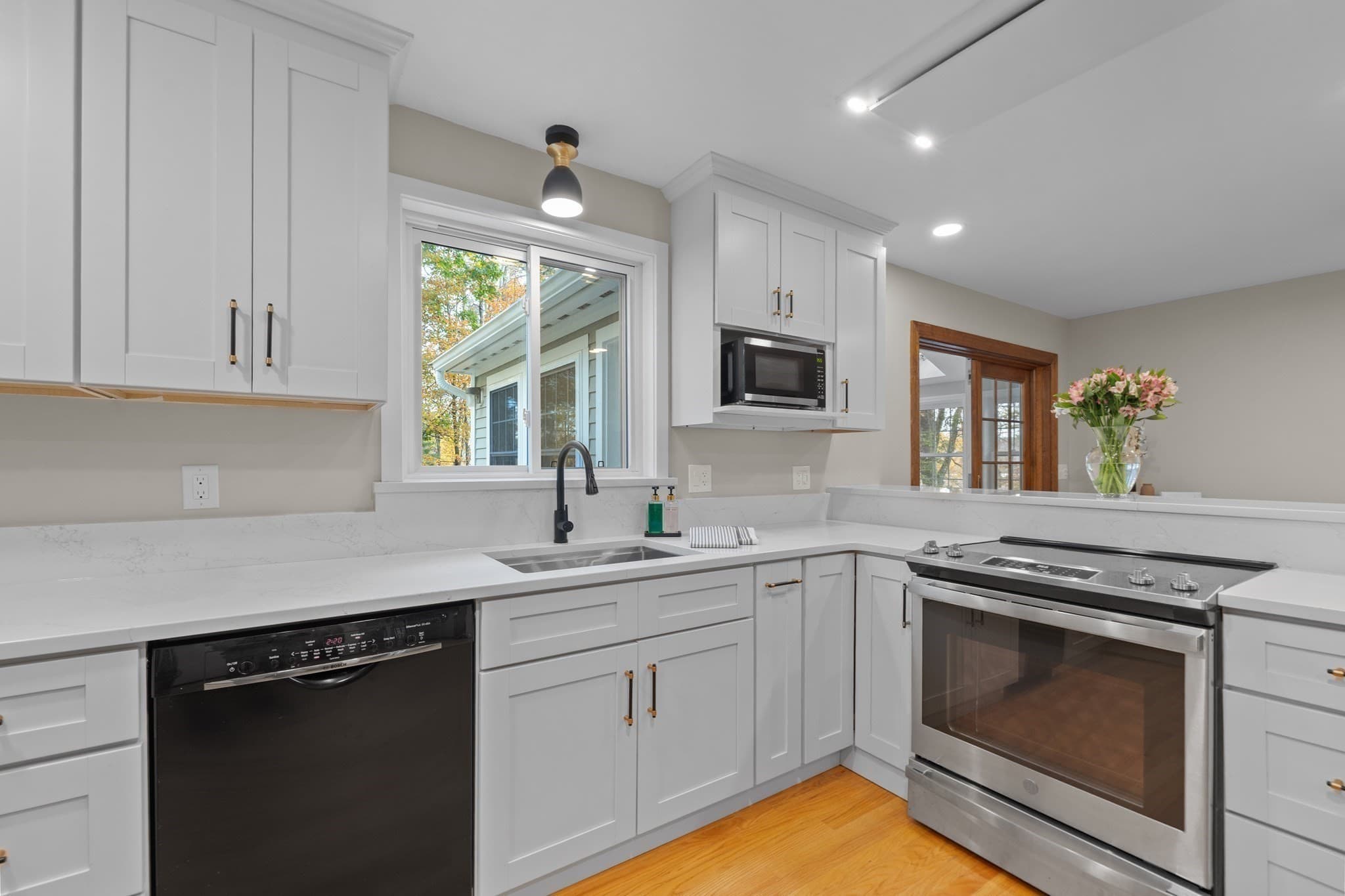 Single Family Residence at 60 Cambridge Rd, Hampstead NH 03841, photo 8 of 42