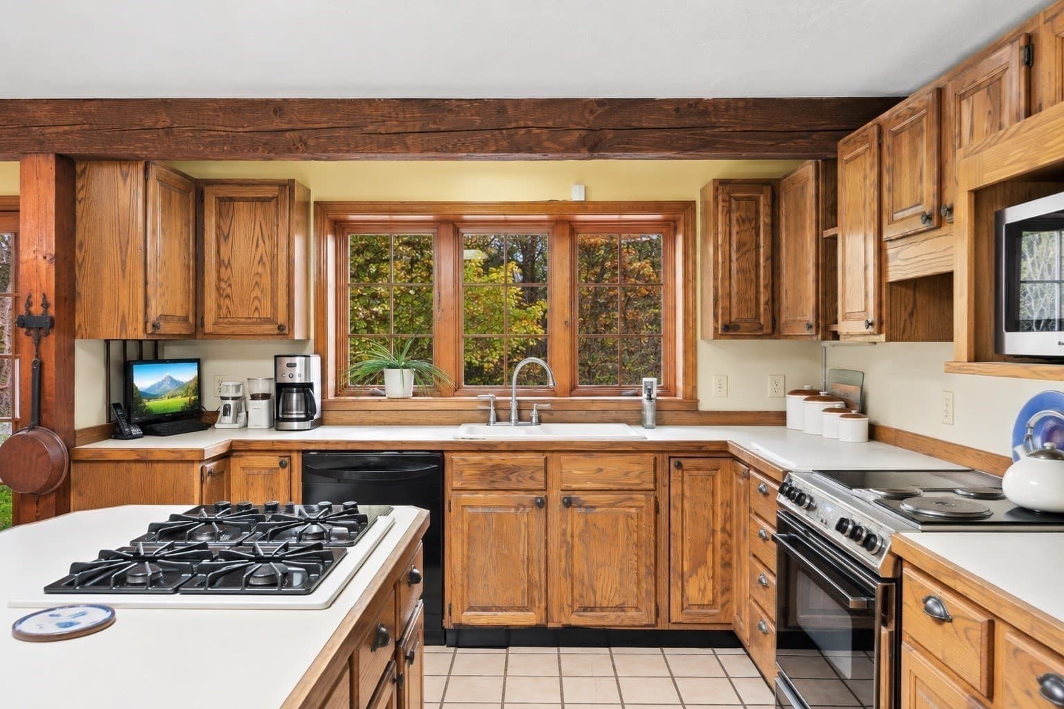 Single Family Residence at 185 Kettle Hole Rd, Bolton MA 01740, photo 14 of 40