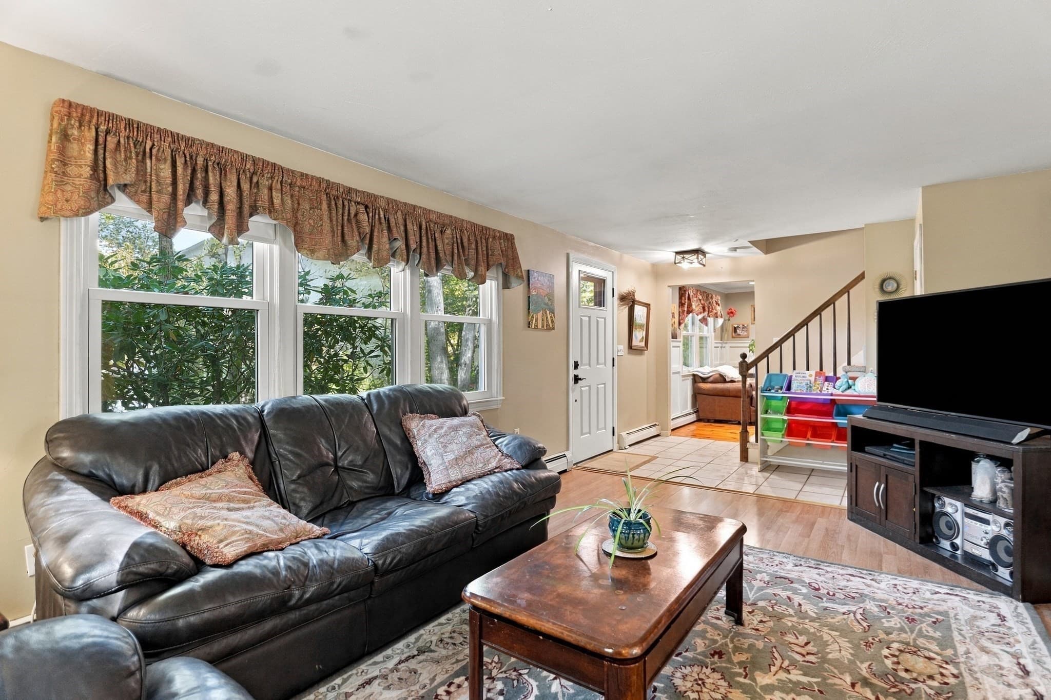 Single Family Residence at 5 Ragged Hill Rd, Milford MA 01757, photo 4 of 34