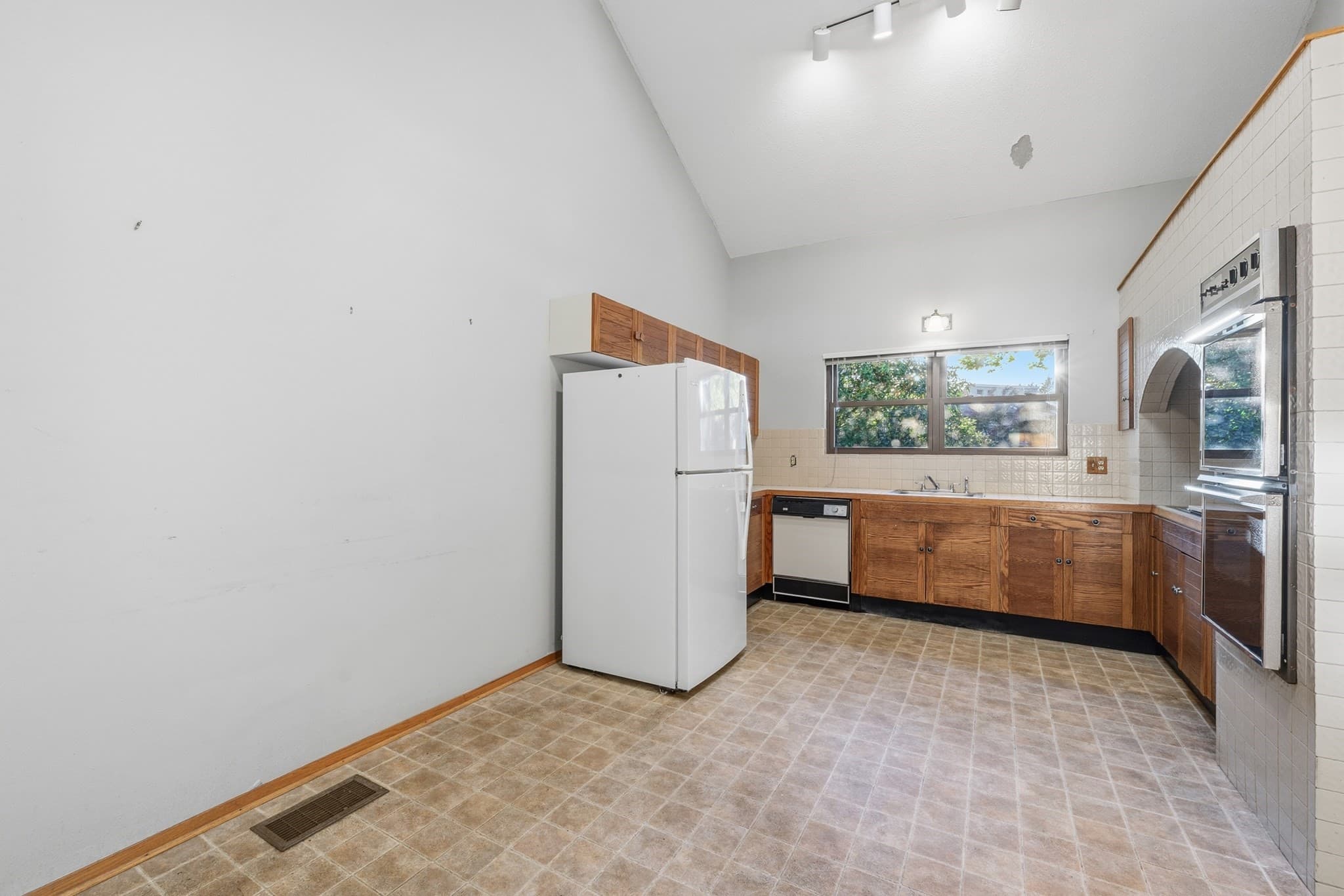 Condominium at 5 Riverview Ave # G, Mashpee MA 02649, photo 8 of 41