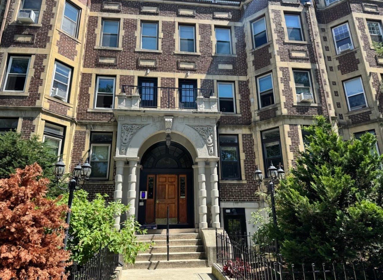 Apartment at 390 Riverway # 2, Boston MA 02115, photo 2 of 28