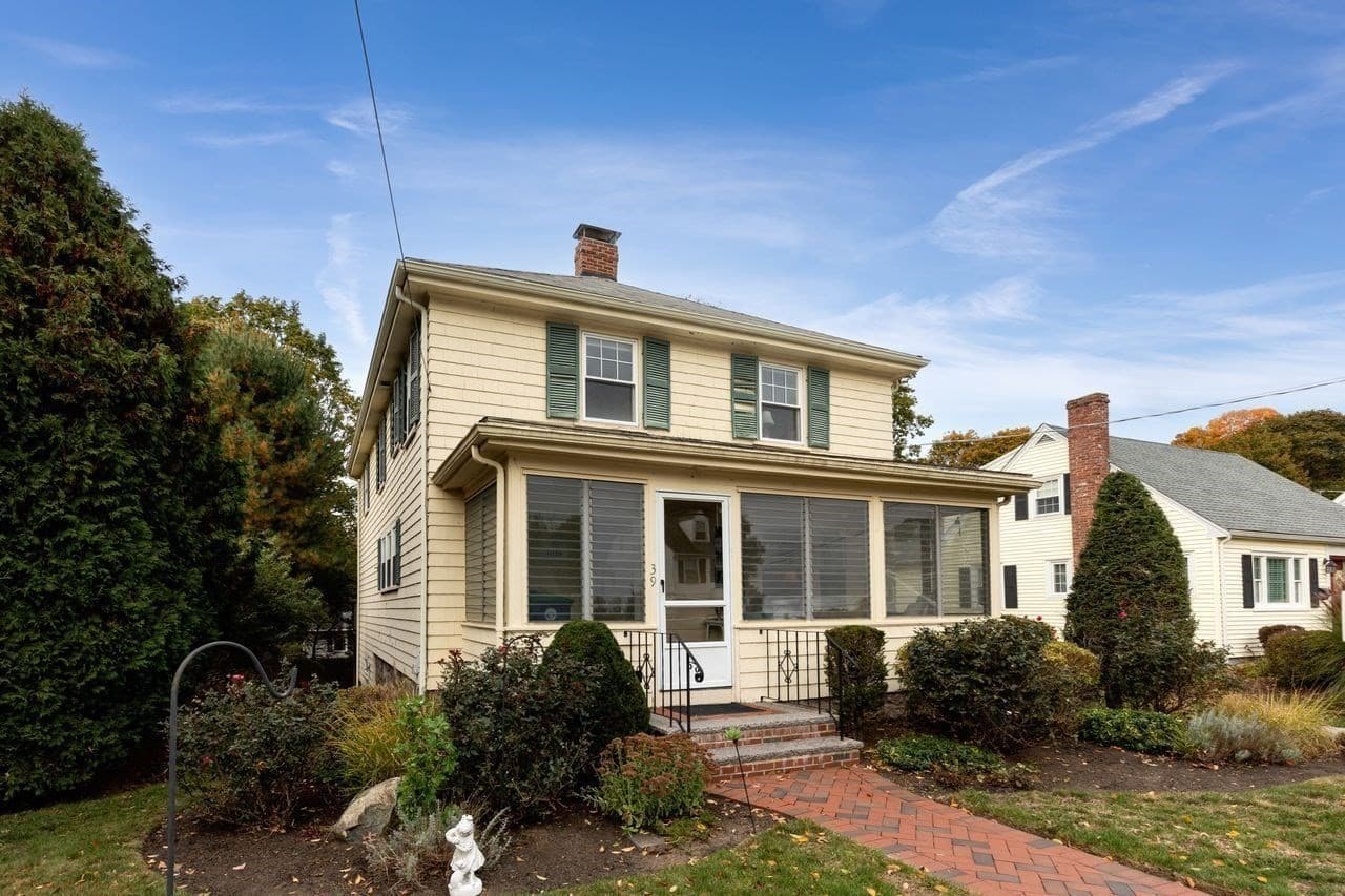 Single Family Residence at 39 Wampatuck Rd, Braintree MA 02184, photo 2 of 36