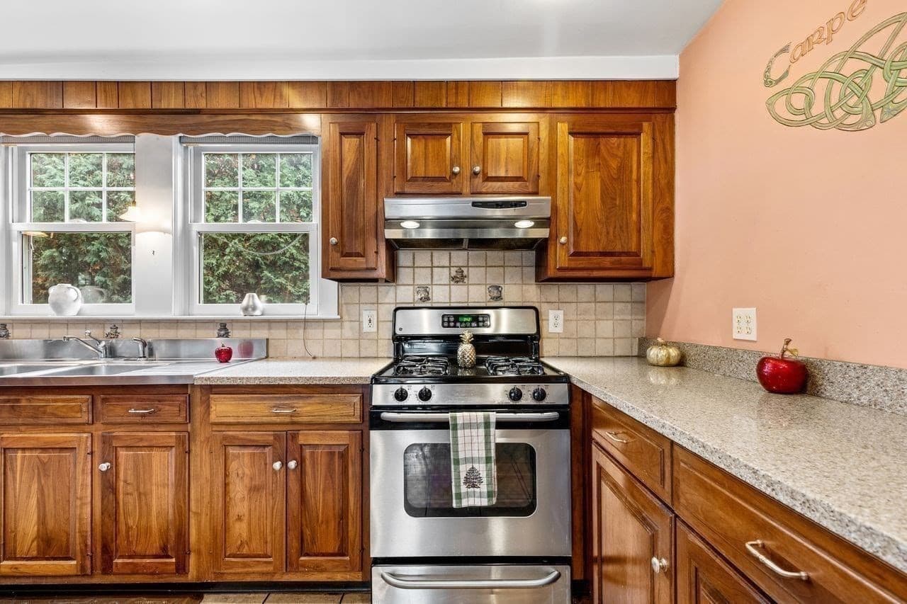 Single Family Residence at 39 Wampatuck Rd, Braintree MA 02184, photo 11 of 36